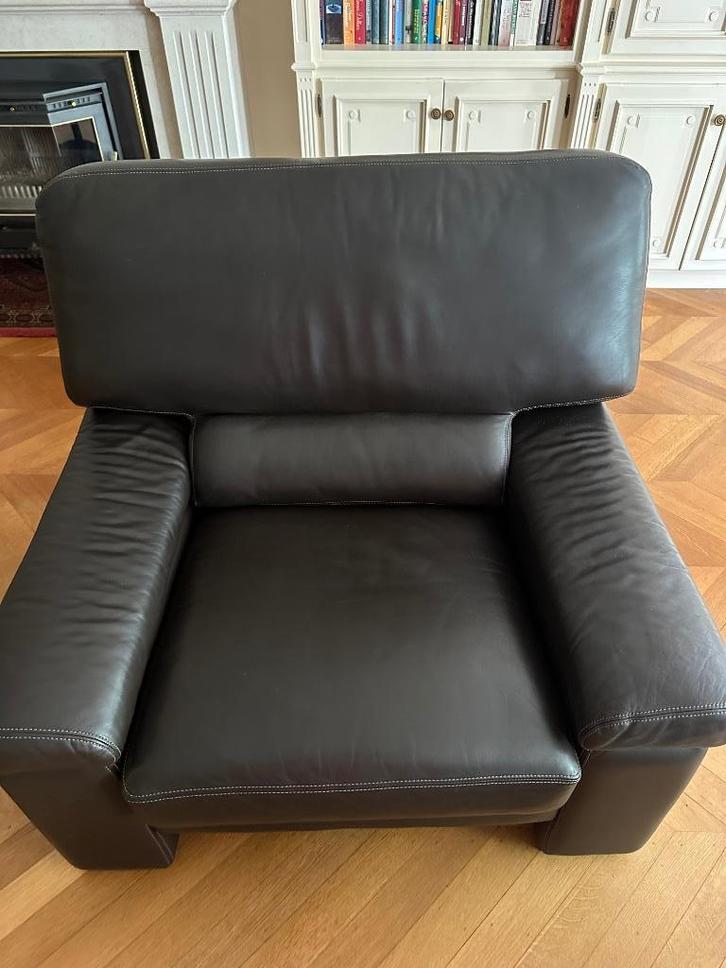 Mooie leren zetel met poef, Huis en Inrichting, Fauteuils, Nieuw, Leer, 75 tot 100 cm, Ophalen