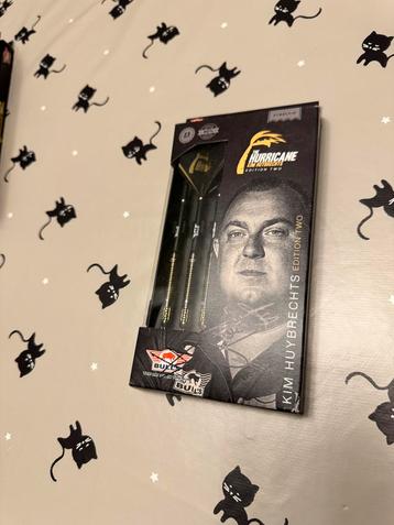 Bull’s darts sets Kim Huybrechts beschikbaar voor biedingen