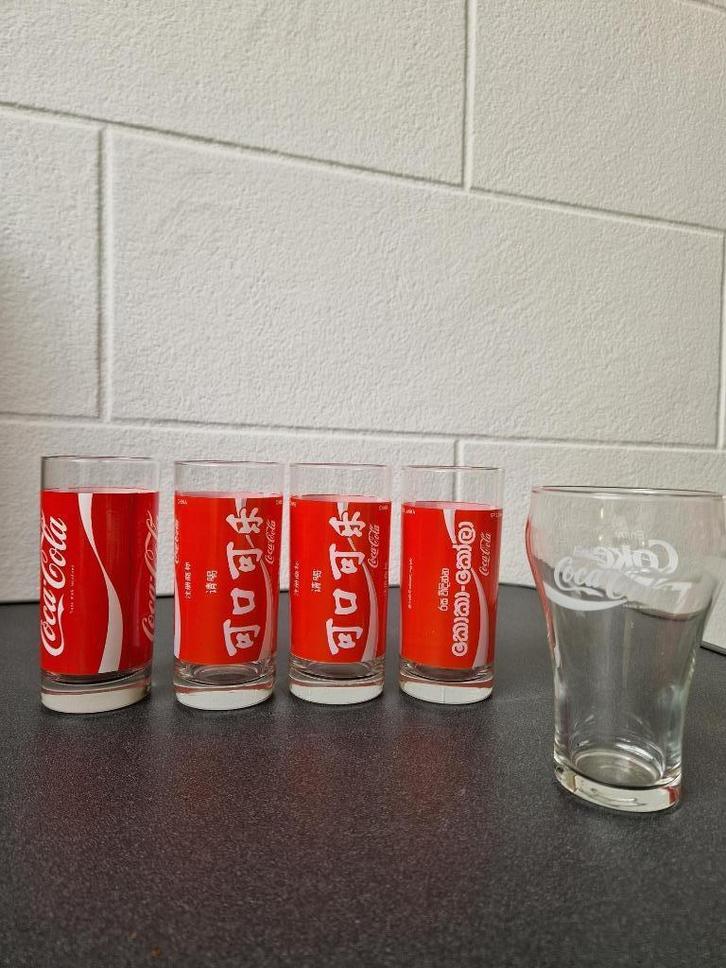 Coca Cola glazen met opschrift in Chinees/Sinhala/Amerikaans, Verzamelen, Glas en Drinkglazen, Nieuw, Frisdrankglas, Ophalen