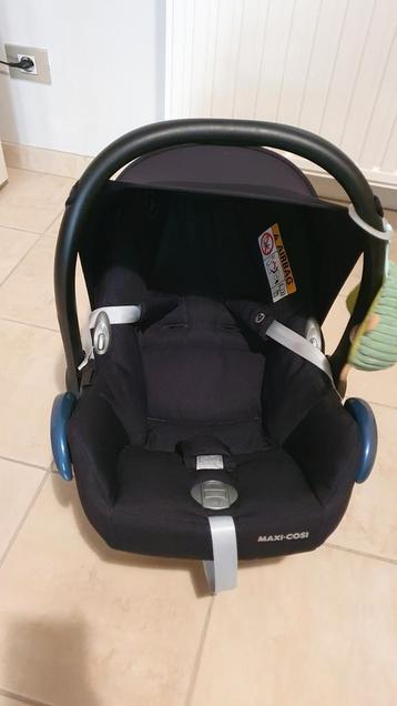 Maxi cosi cabriofix beschikbaar voor biedingen