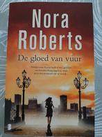 Nora Roberts - Gloed van vuur, Livres, Thrillers, Comme neuf, Enlèvement ou Envoi, Nora Roberts