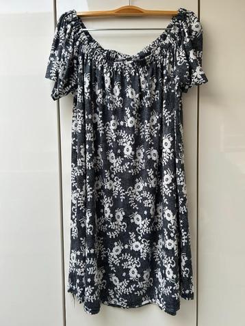 M2K grijze en witte tuniek - Maat XL/XXL beschikbaar voor biedingen