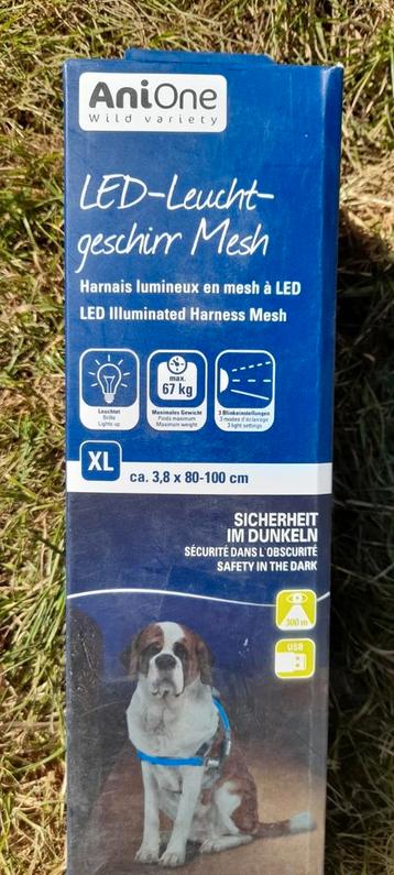 Nieuw lichtgevend (LED) hondentuig/harnas maat XL beschikbaar voor biedingen