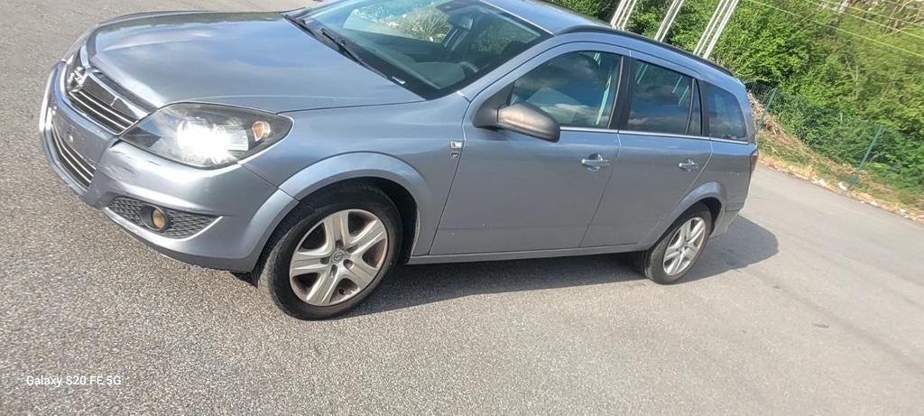 OPEL ASTRA BREAK 2010+1.4ES+CTOK+FEUILLE ROSE À 1499EU, Achat, Entreprise, 5 portes, Radio