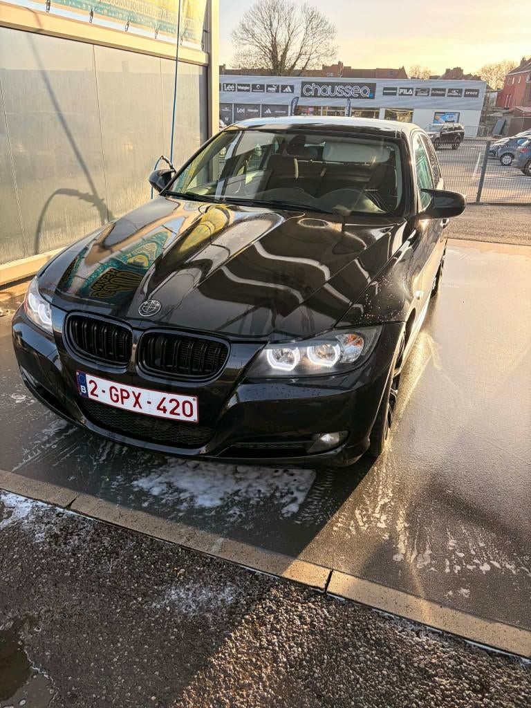 bmw 318d e90 lci, Autos, BMW, Particulier, Série 3, Diesel, Euro 5, Boîte manuelle, Noir, Enlèvement