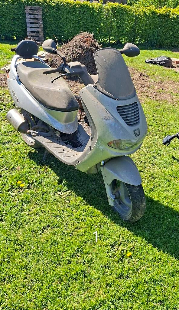 Scooter peugeot 100cm et pieces