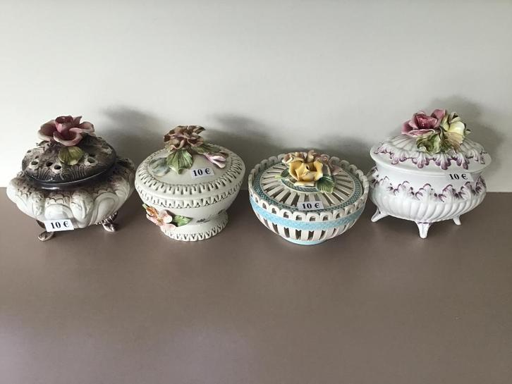 4 beaux plats anciens avec couvercles pour 10 euros, Antiquités & Art, Antiquités | Plateaux, Enlèvement ou Envoi