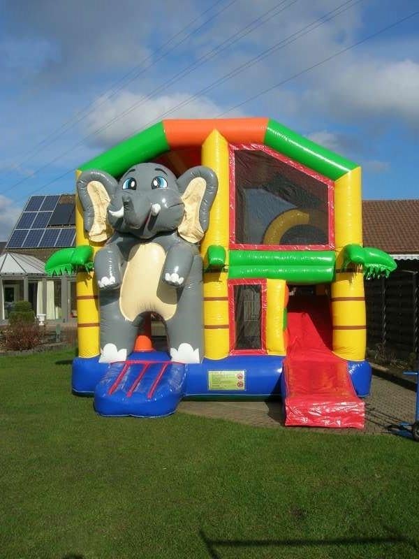 Boek uw springkasteel olifant voor communie feesten, Hobby en Vrije tijd, Feestartikelen | Verhuur, Zo goed als nieuw, Ophalen