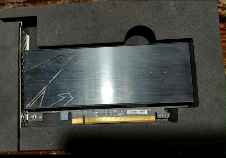 Gigabyte AORUS Gen4 AIC Adaptor, Computers en Software, Harde schijven, Zo goed als nieuw, Ophalen of Verzenden