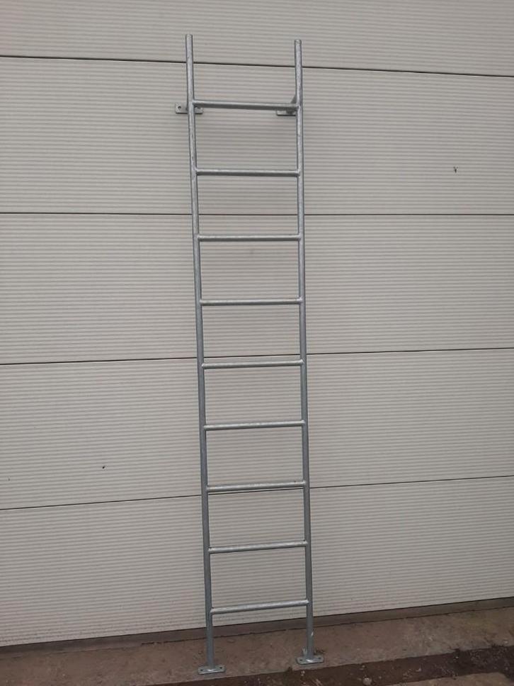 Nieuwe ladder 250cm gegalvaniseerd, Doe-het-zelf en Bouw, Ladders en Trappen, Nieuw, Ladder, Ophalen