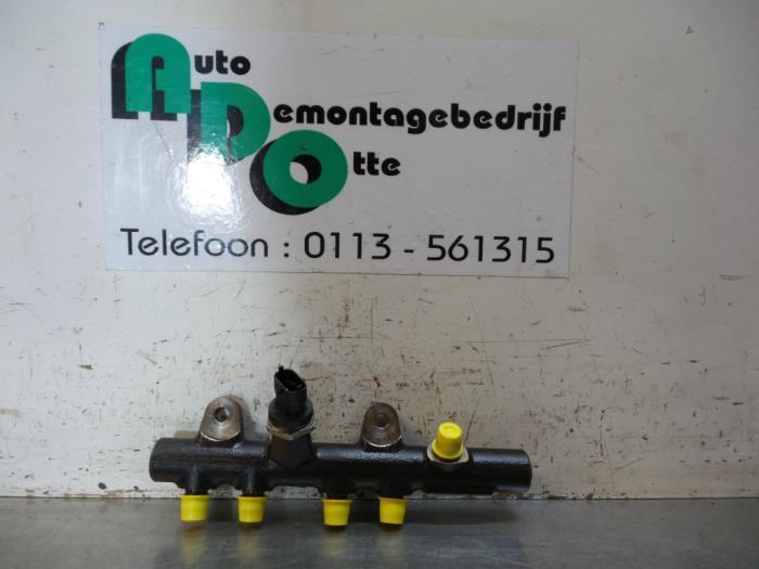 Brandstofverdeler van een Renault Clio (Clio 4 12-), Auto-onderdelen, Brandstofsystemen, Renault, Gebruikt, 3 maanden garantie