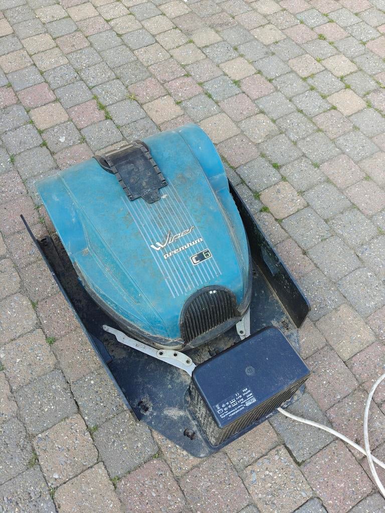 Robot grasmaaier lader stuk prijs 100 euro, Tuin en Terras, Grasmaaiers, Ophalen of Verzenden