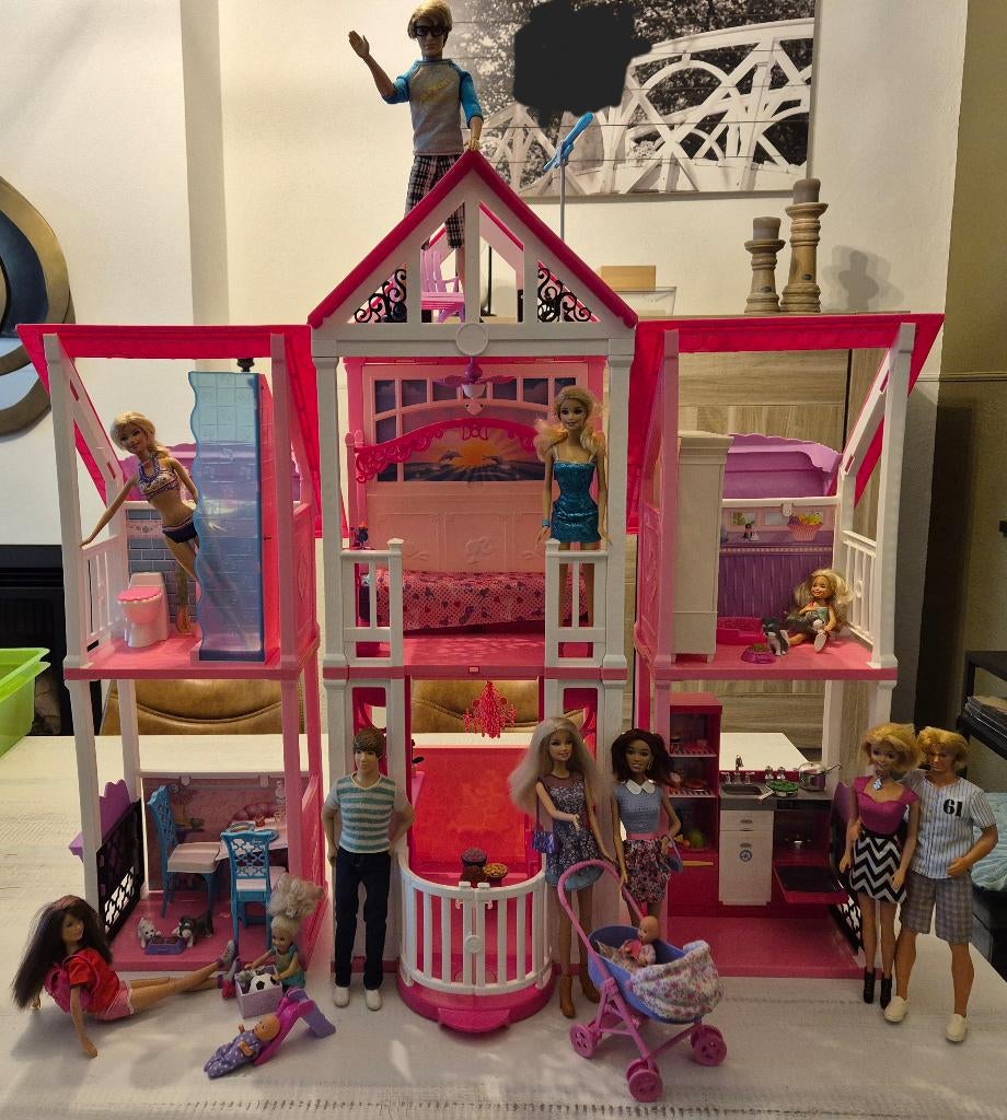 Barbie huis + bak extra spullen, Ophalen, Zo goed als nieuw, Barbie