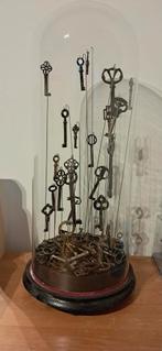 Glazen stolp globe gevuld met oude sleutels, Ophalen