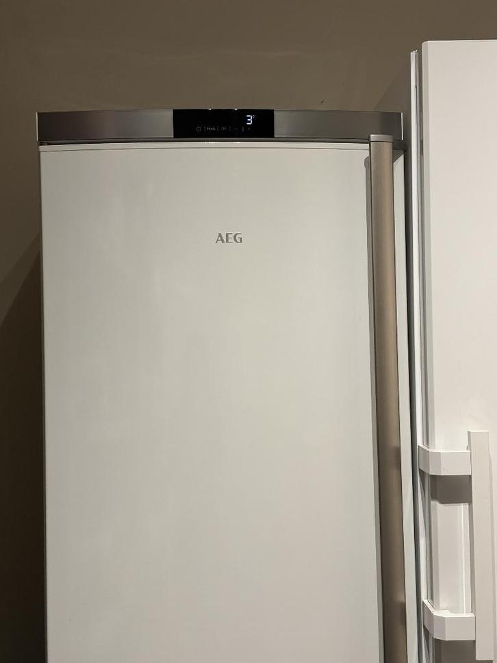 Réfrigérateur AEG, Electroménager, Réfrigérateurs & Frigos, Comme neuf, Sans bac à congélation, 150 à 200 litres, 160 cm ou plus