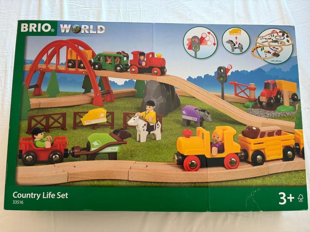 Brio World Contry Life Set + 2 Trains électriques + Grue, Kinderen en Baby's, Speelgoed |Speelgoedvoertuigen, Zo goed als nieuw