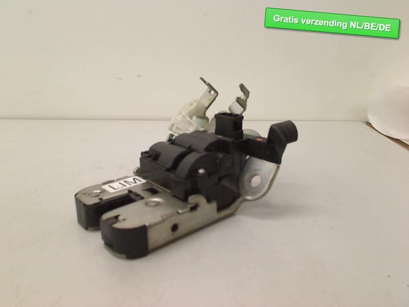 SERRURE COFFRE Audi A3 Limousine (8VS / 8VM) (4H0827505), Dhr. R. de Gouw, Haillon arrière, Audi, Utilisé