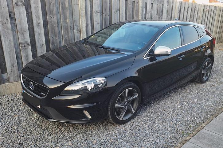 Volvo V40 R-design 5 cilinder D3, Auto's, Volvo, Particulier, V40, Trekhaak, Diesel, Euro 5, Automaat, Zwart, Zwart, Leder en Alcantara