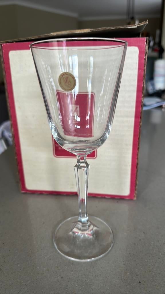 12 verres à vin en cristal, Collections, Verres & Petits Verres, Enlèvement, Comme neuf