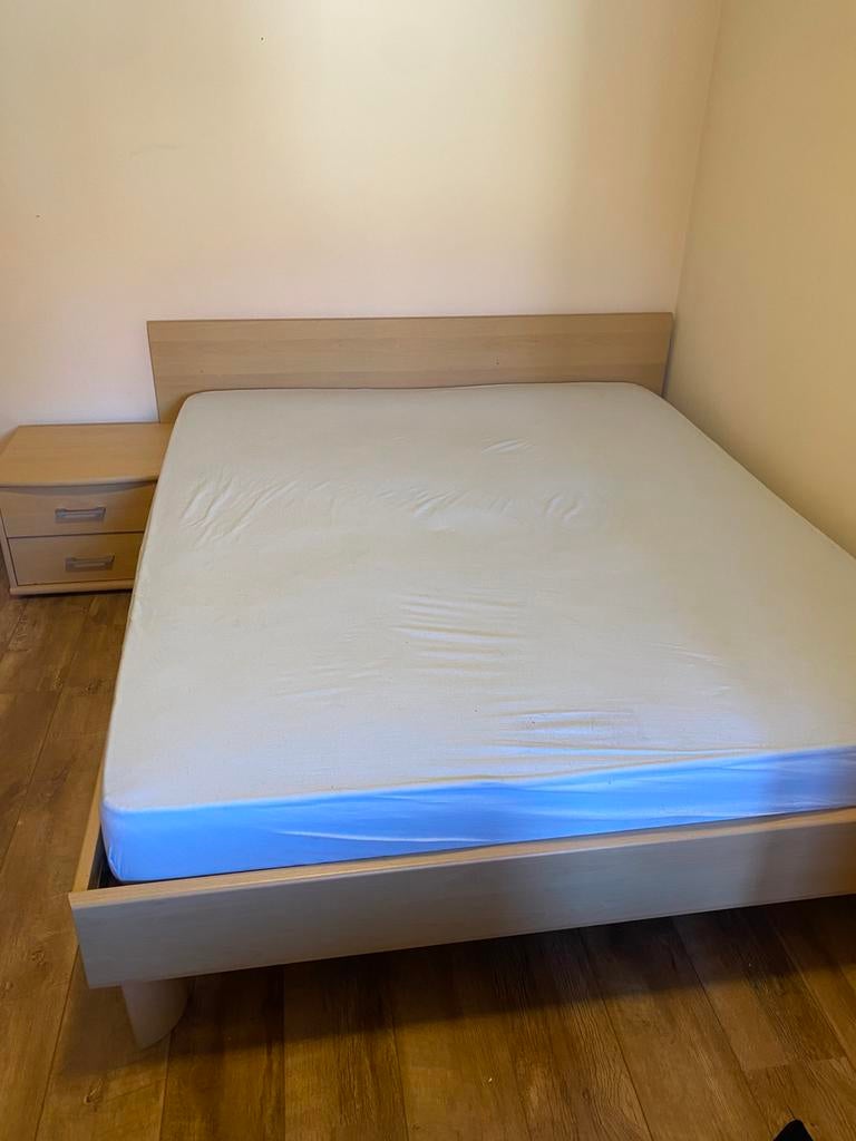 Slaapkamer (kleerkast, bed, nachtkastjes), Ophalen, Gebruikt, Bruin, Tweepersoons