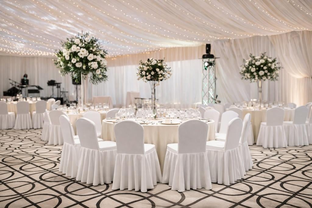 Stoelhoezen huren - Wit stretch - Feestdecoratie, Ophalen, Zo goed als nieuw