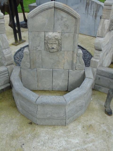 antieke gepatineerde blauwe stenen fontein, mannengezicht., Ophalen, Nieuw, Hardsteen, Fontein