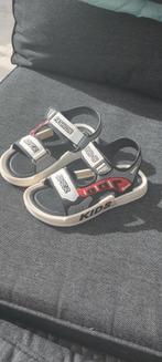 Sandalen maat 29, Enlèvement