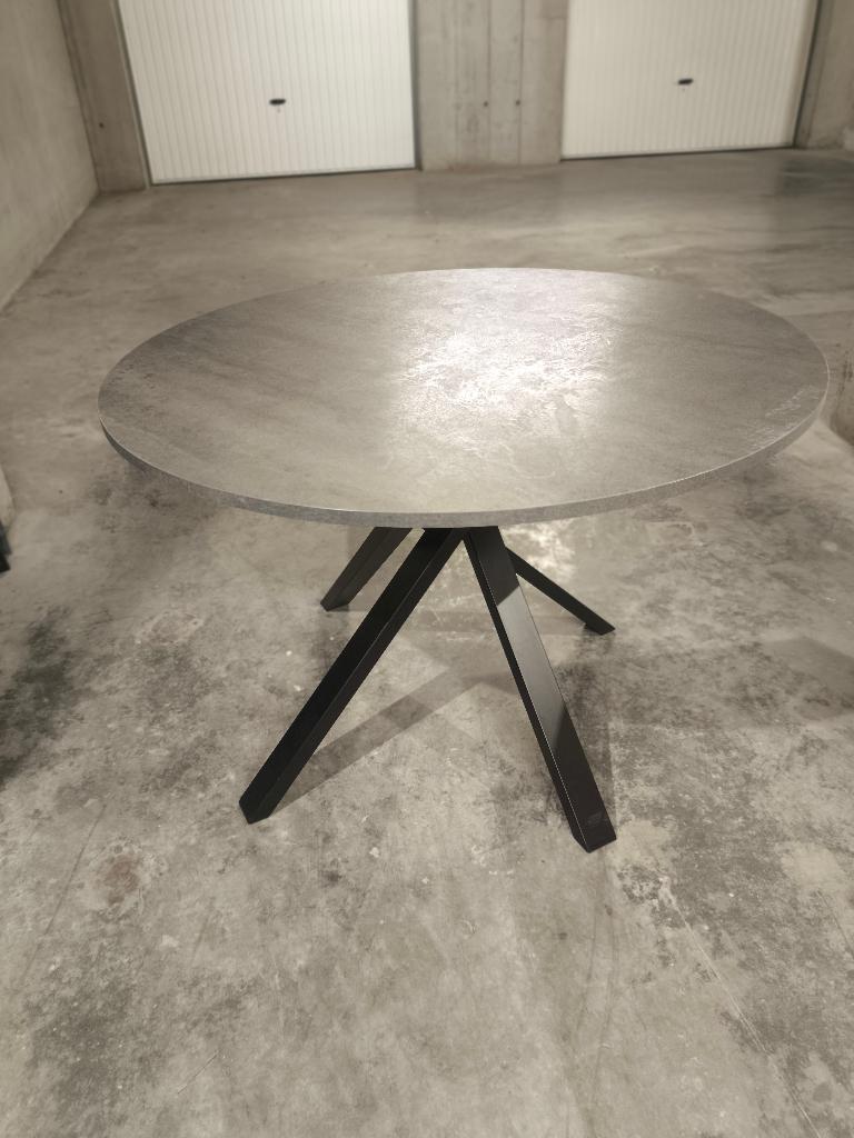 ronde tafel, Ophalen, Zo goed als nieuw