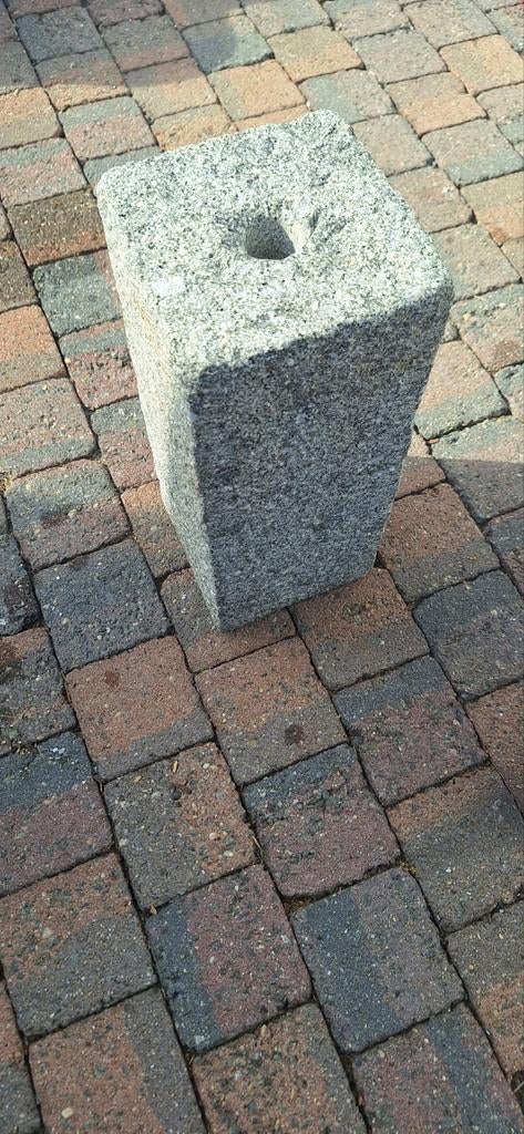 Mooie borrelsteen graniet in perfecte staat., Ophalen