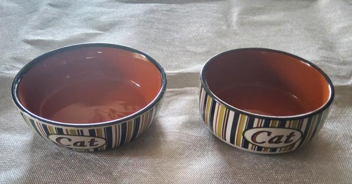 2 keramische voerbakjes en voederbakmat voor katten, Dieren en Toebehoren, Kattenvoerbakken en Drinkbakken, Zo goed als nieuw