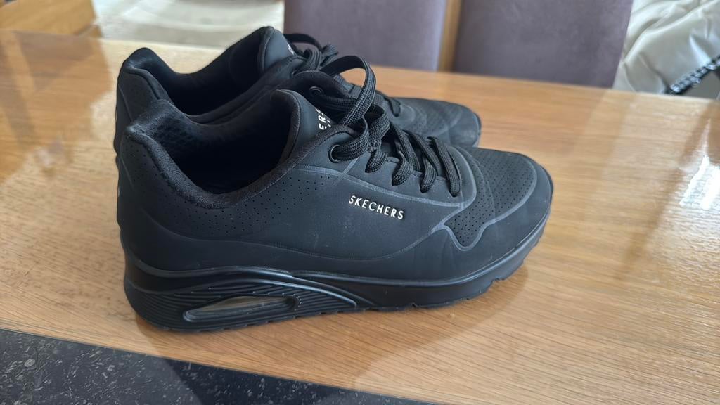 Chaussures Skechers presque neuves - Taille : 38, Chaussures de sports, Comme neuf, Enlèvement, Noir