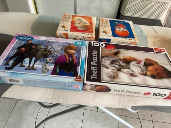 4 kinderpuzzels Clementoni, Enfants & Bébés, Jouets | Puzzles pour enfants, Utilisé, 6 ans ou plus, Plus de 50 pièces, Enlèvement ou Envoi