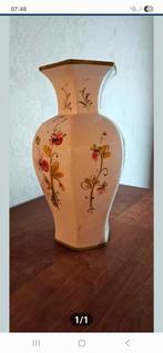 Vazen,schotel, schilderij MOET WEG, Enlèvement