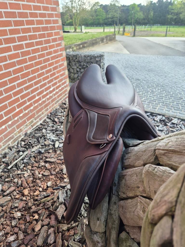 Devoucoux enara 18 inch 2025, Dieren en Toebehoren, Paarden en Pony's | Zadels, Ophalen of Verzenden, Zo goed als nieuw, Springen