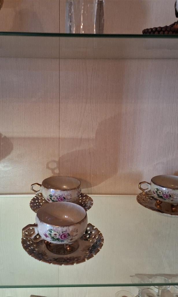 Service a tasse porcelaine, Enlèvement