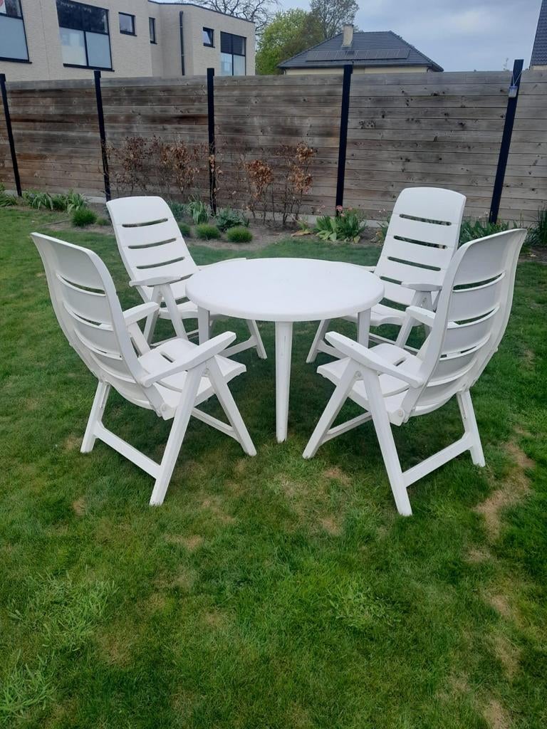 4 tuinstoelen met tafel, Ophalen