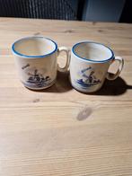2 tasses Delfts peintes à la, Enlèvement ou Envoi