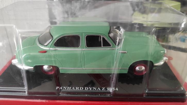 Panhard Dyna Z vert 1954 - 1:24 dans un blister non ouvert., Hobby & Loisirs créatifs, Voitures miniatures | 1:24, Enlèvement ou Envoi