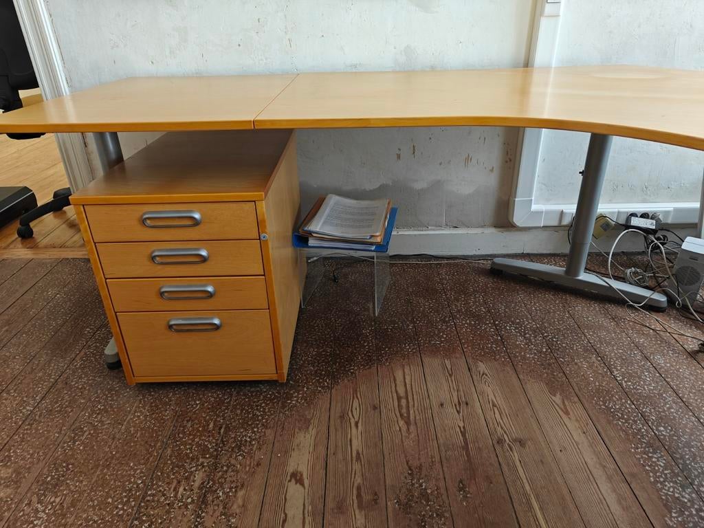 Beau grand bureau Ikea Galant plaquage en hêtre, Maison & Meubles, Bureaux, IKEA, Démontable, Enlèvement