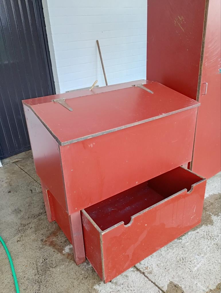 voeder bakken en kast  rijzadel , laarzen ., Dieren en Toebehoren, Ophalen of Verzenden