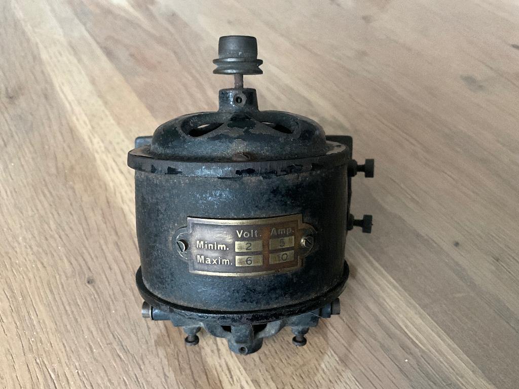 Antieke kleine generator, Ophalen