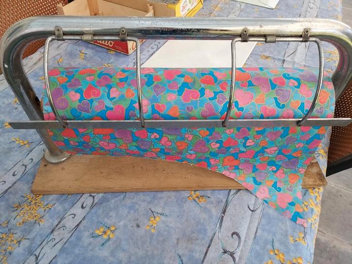 Dispenseur de papier d'emballage, Divers, Papier cadeau, Utilisé, Enlèvement