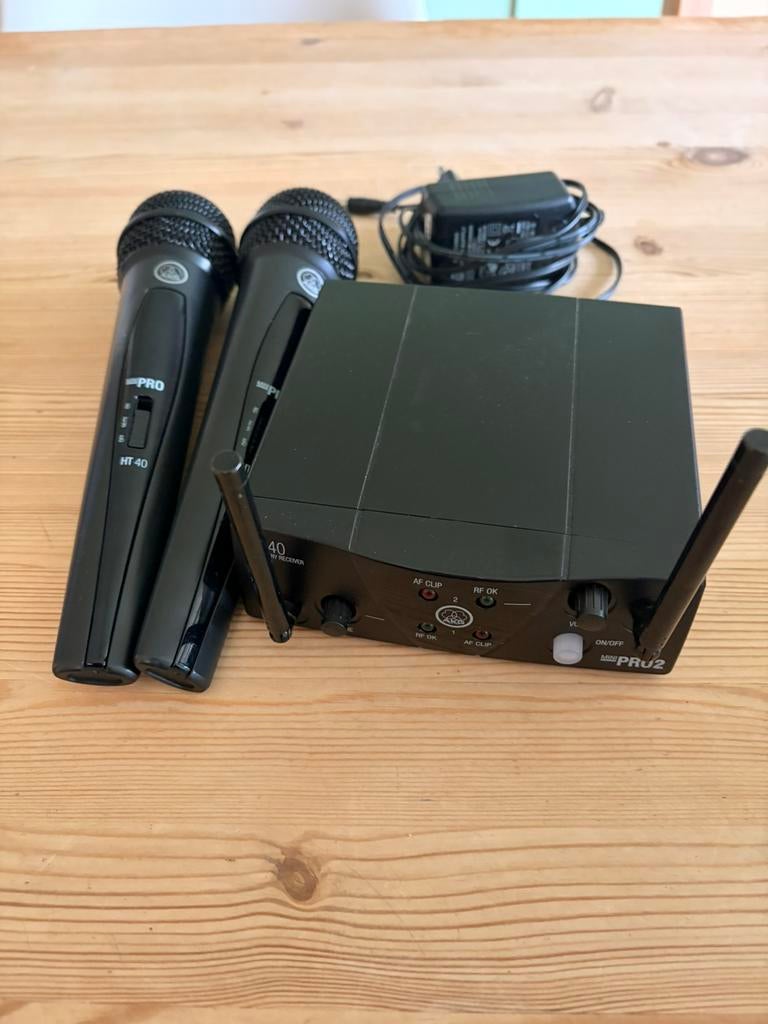 Duo micro AKG WMS 40, Ophalen of Verzenden, Zo goed als nieuw, Zangmicrofoon, Draadloos