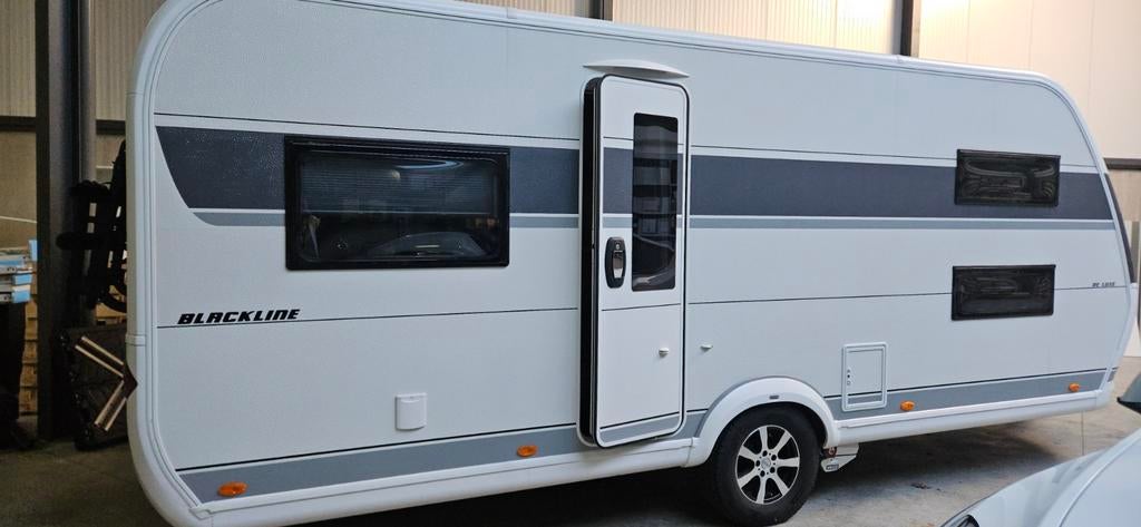 Caravan Hobby 515 UHK De Luxe - Blackline + grote voortent, Caravans en Kamperen, Caravans, Rondzit, Hobby, Hefbed, Particulier
