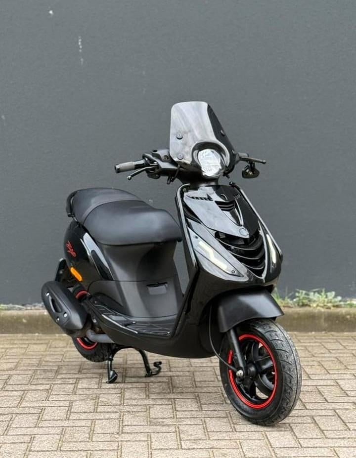 Piaggio Zip 4T I-Get 2018 Glans Zwart FULL OPTION (B-klasse), Enlèvement ou Envoi, Comme neuf, Classe B (45 km/h), Autres modèles