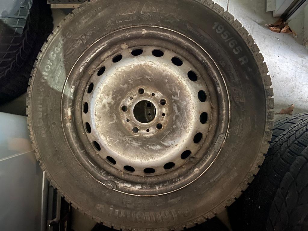 Pneus Hiver Continental + Jantes en tôle 195/65 R15, Enlèvement