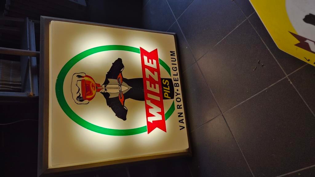 Panelen lichtreclame  Van Roy, Enlèvement