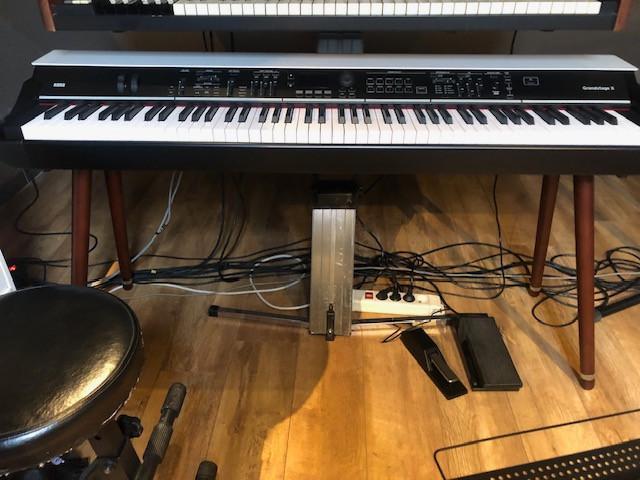 Piano KORG Grandstage X 88 touches avec support en bois, Musique & Instruments, Pianos, Neuf, Piano, Autres couleurs, Digital