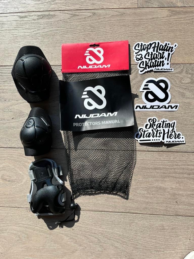 Nijdam Skate beschermingset Neo Nero, Sports & Fitness, Skateboard, Comme neuf, Protection, Enlèvement ou Envoi