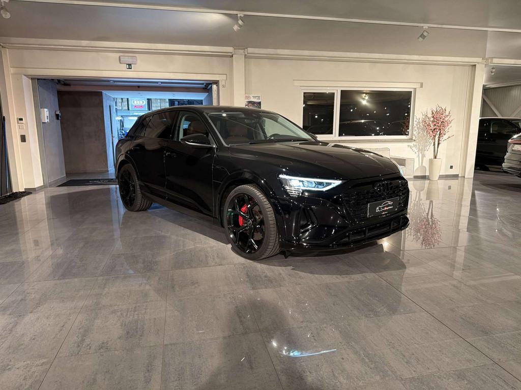 Audi Q8 e-tron 55 QUATTRO 408pk * PANO * FULL BLACK PACK * L, Automaat, Gebruikt, Leder, 5 zetels
